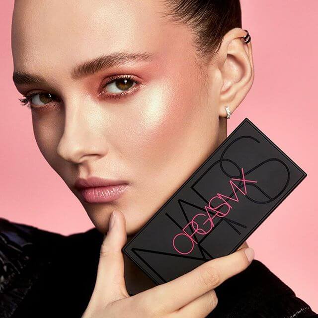 Nars Orgasm x Cheek Palette พาเลตบลัชออนและไฮไลท์ ที่รวมบลัชสีขายดีอย่าง Orgasm ,Orgasm x และไฮไลท์สี Powder orgasm ที่พร้อมกระตุ้นทุกประสาทสัมผัส ที่จะทำให้แก้มคุณสวยถึงขีดสุด มอบพวงแก้มอันร้อนแรง เงางามเปล่งประกาย  แสนจะคุ้มค่า รวมสีดังไว้ในพาเลตเดียว 