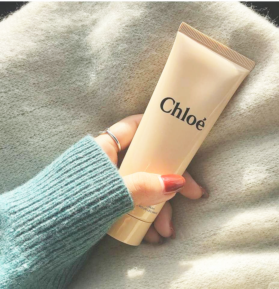 Chloe Perfumed Hand Cream 75 ml แฮนด์ครีมกลิ่นน้ำหอมดังchloe โบว์ครีม หญิงสาวที่เปี่ยมด้วยพลังของความเซ็กซี่ที่แสนเย้ายวนใจ